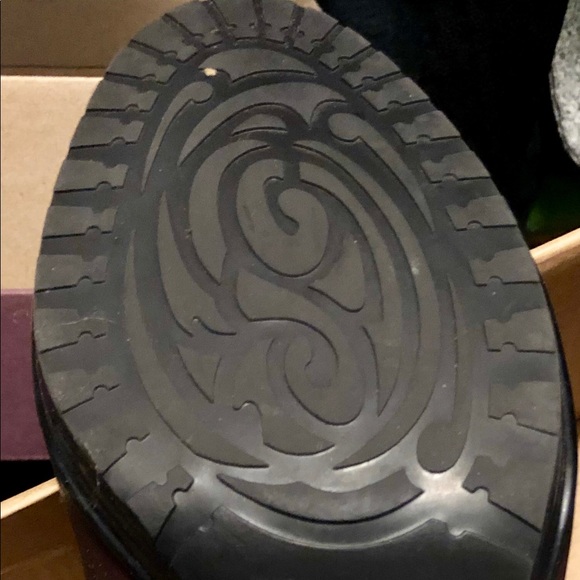 Clark’s Women’s Booties-Wine color - Picture 2 of 2